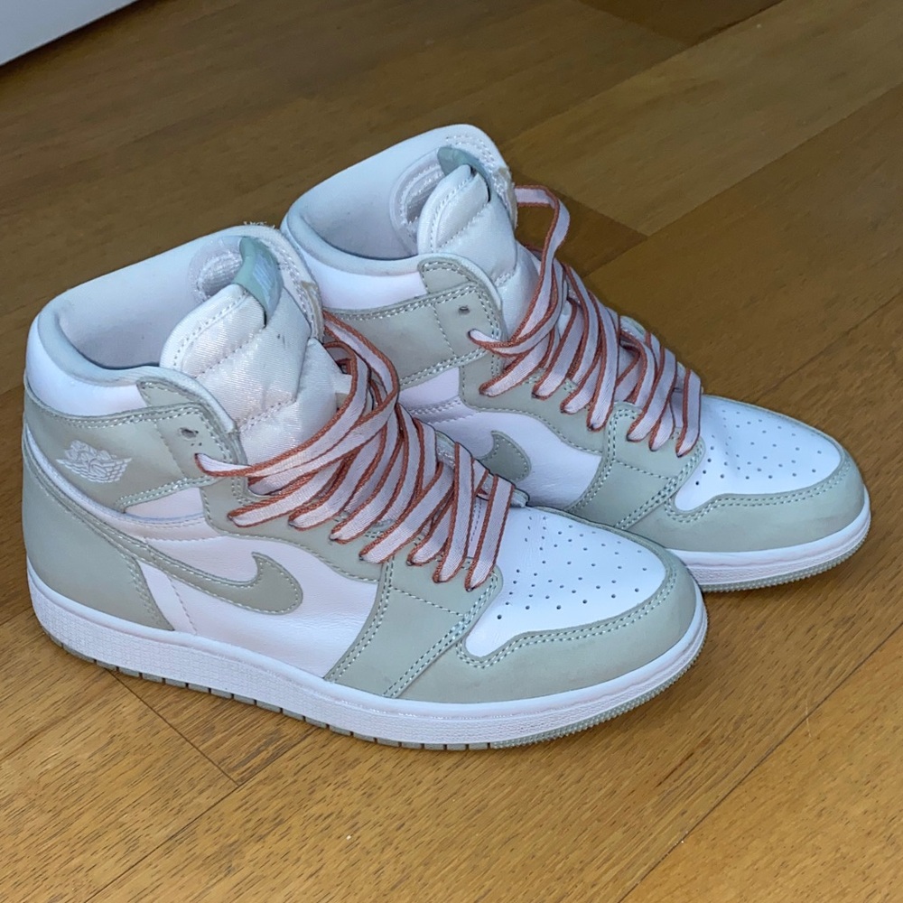 Jordan 1 retro High OG ‘Seafoam’ size 7.5 Women’s/6 men’s